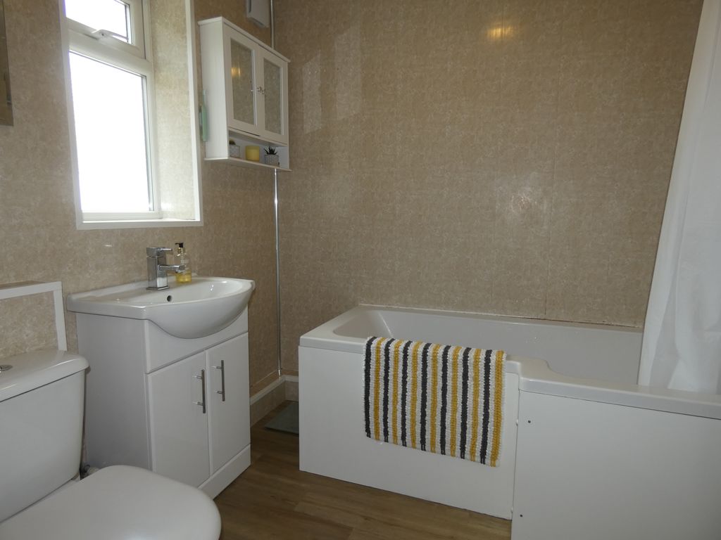 Ground Floor Bathroom- click for photo gallery